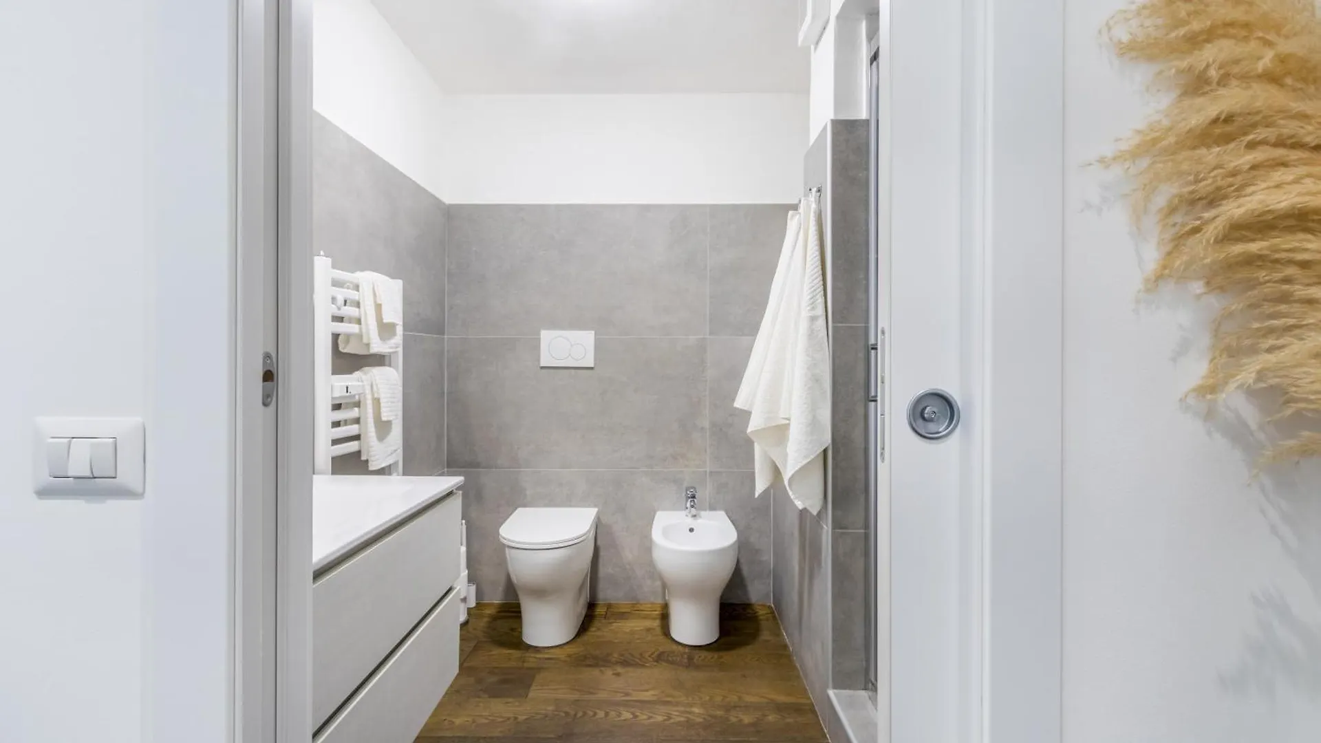 Milan Center Jacuzzi Deluxe Loft Apartment Italy